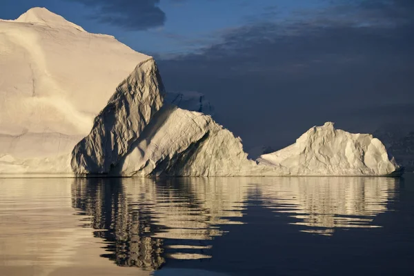 Icebergs in Scoresbysund - Greenland — Stock Photo, Image