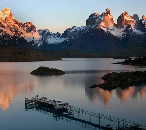 선라이즈 토레스 델 페인 국립 공원-파 타고 니 아-칠레 — 스톡 사진