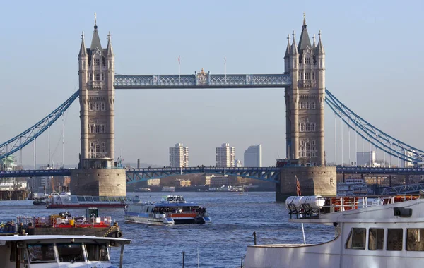 Tower Bridge - Лондон - Англия — стоковое фото