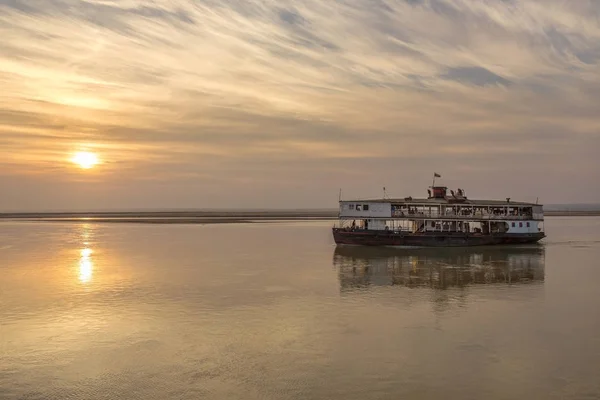 Old River Boat - Irrawaddy River - Myanmar — Stock Photo, Image