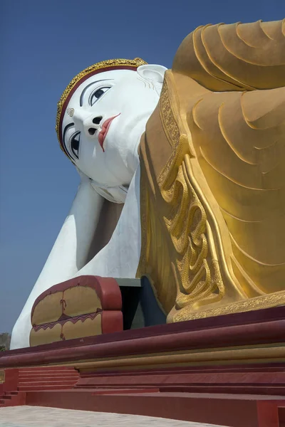 Reclinando Buda Laykyun Sekkya Myanmar — Fotografia de Stock