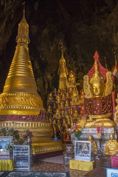 Buddha Images in Pindaya Cave - Pindaya - Myanmar — Stock Photo, Image