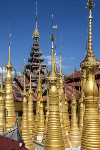 Shwe храм Inn Тейн - Ithein - озері Інле озера - М'янма — стокове фото