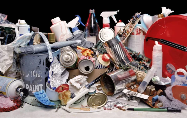 Утилизация бытовых отходов — стоковое фото