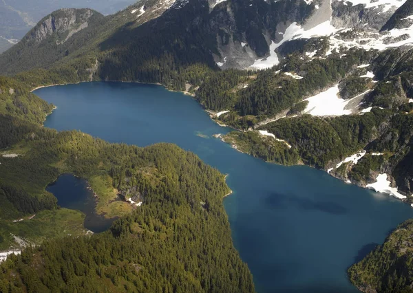 湖 Loverley - 岩山 - カナダの空撮 — ストック写真