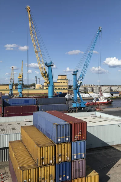 Recipientes para transporte marítimo - Porto de Hull - Reino Unido — Fotografia de Stock