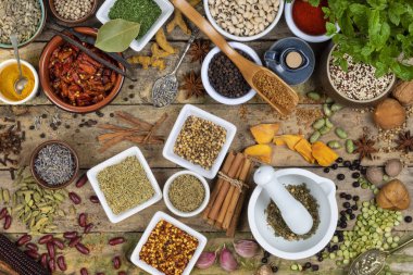 Otlar ve baharatlar - malzemeler pişirme