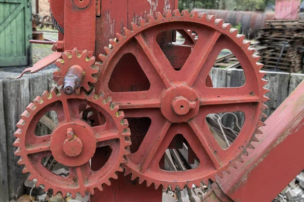 工业老式齿轮和齿轮 — 图库照片