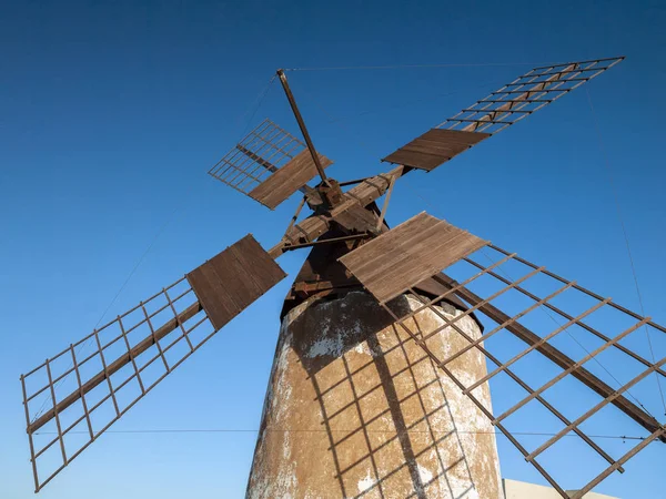 Starý větrný mlýn - Fuerteventura - Kanárské ostrovy — Stock fotografie