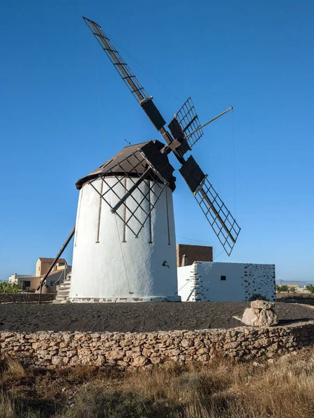 Mulino a vento - Fuerteventura - Isole Canarie — Foto Stock