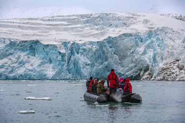 Woodfjorden 'deki Monako Buzulu - Svalbard Adaları