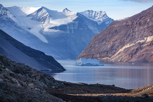 Бломстербюф - Йозеф Фьорд - Гренландия — стоковое фото