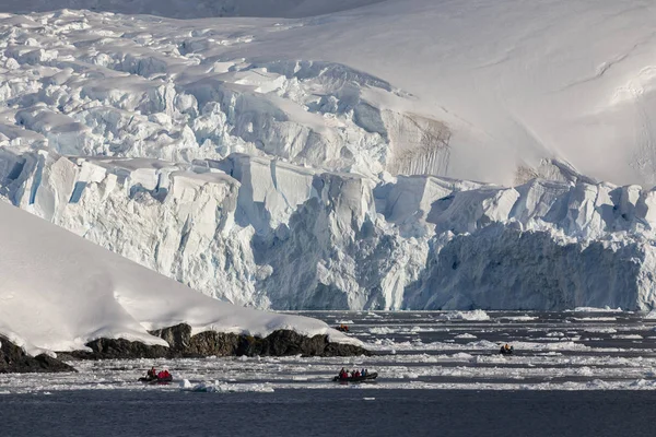 Adventure tourists - Paradise Bay - Antarctica — Stock Photo, Image