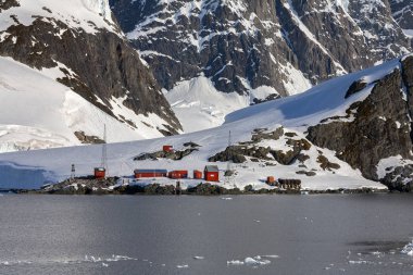 Almirante Brown Araştırma İstasyonu - Paradise Körfezi - Antarktika