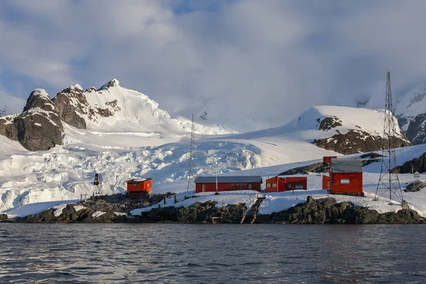 Výzkumná stanice Almirante Brown - Paradise Bay - Antarktida — Stock fotografie