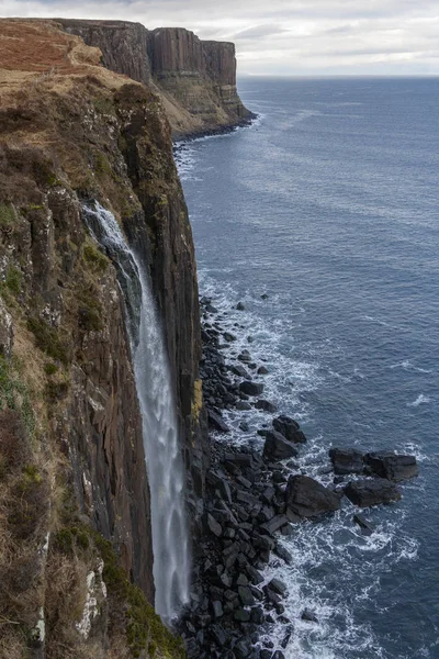 Kilt Rock and Mealt Falls - Isle of Skye - Scotland — Stock Photo, Image
