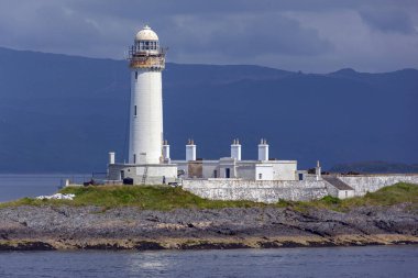 İskoçya 'nın batı kıyısındaki Mull Adası yakınlarındaki deniz feneri.