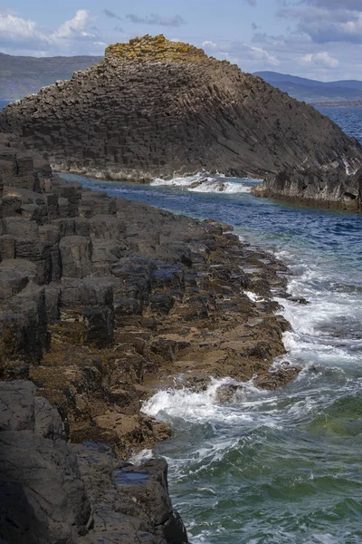 Basalt rock formation - Staffa - Scotland — Stock Photo, Image