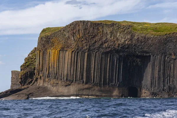 Basalt rotsformatie en Fingal 's Cave - Eiland Staffa - Sc — Stockfoto