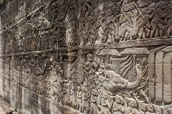 カンボジアのアンコールワットの壁画彫刻 12世紀末から13世紀 カンボジアのアンコールワットの壁画彫刻 12世紀末から13世紀