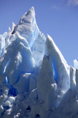 Perito Moreno Buzulu 'nun yüzeyindeki buz zirveleri - Arjantin