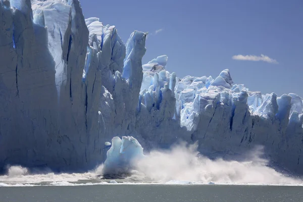 Vêlage sur glace depuis le glacier Perito Moreno - Argentine — Photo