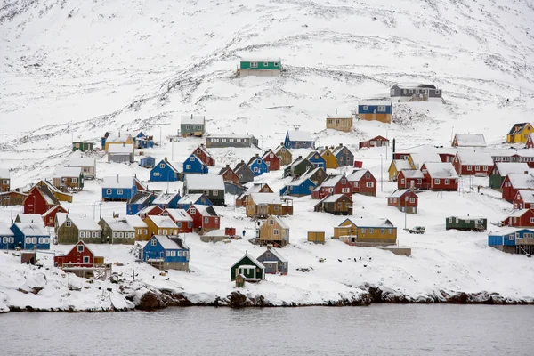 Town of Ittoqqortoormiit at entrance to Scoresbysund - Greenland — Stock Photo, Image