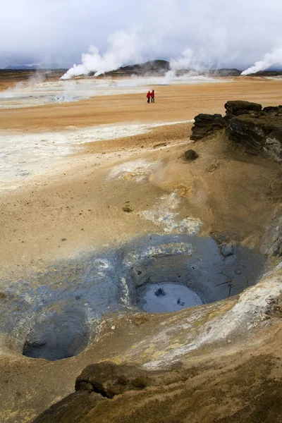 Gotujący się wulkaniczny basen błotny - Namaskard - Islandia — Zdjęcie stockowe