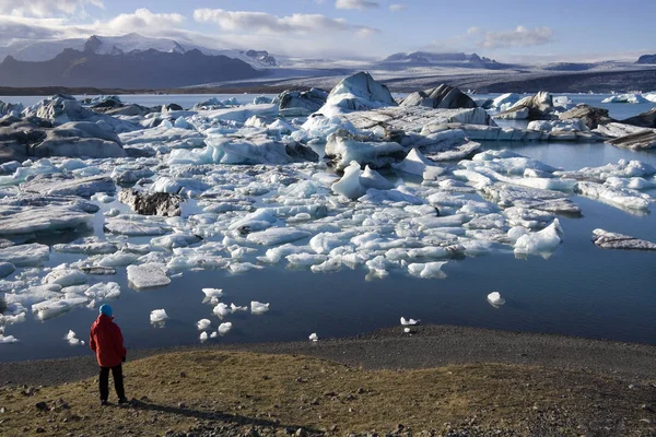 Icebergs dans la lagune du glacier Jokulsarlon dans le sud de l'Islande — Photo