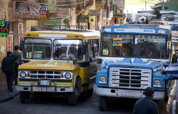 Serviço de ônibus na cidade de La Paz, na Bolívia — Fotografia de Stock