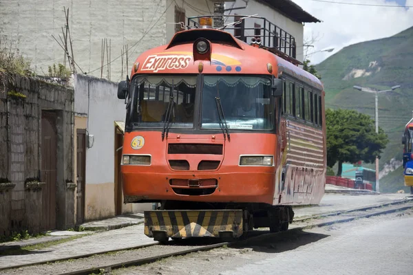 Autoferrobahn in der stadt alausi - ecuador — Stockfoto