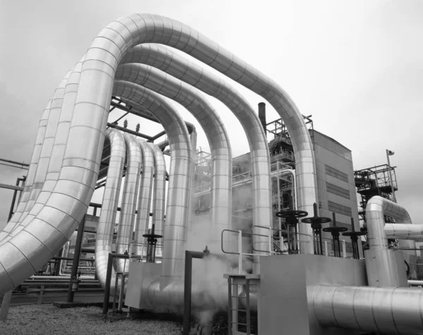 Steam pipe expansion loops at a power plant — Stock Photo, Image