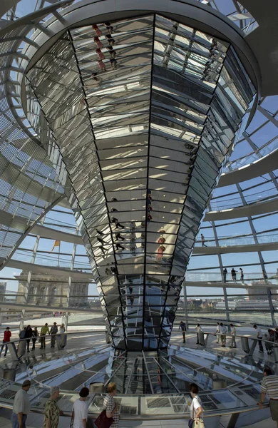 De Reichstag Dome - Berlijn - Duitsland — Stockfoto