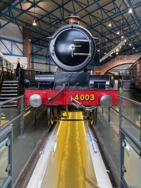 Buharlı lokomotif - Ulusal Demiryolu Müzesi - York - İngiltere