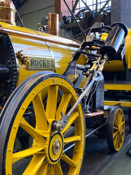 Stephensons Rocket - une locomotive à vapeur ancienne . — Photo