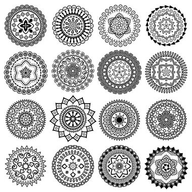 Parlak bw geometrik yuvarlak etnik dekoratif öğeler topluluğu. Vektör mandala.