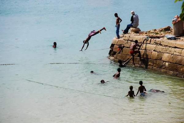 Barche, spiaggia, cielo blu, Zanzibar — Foto Stock