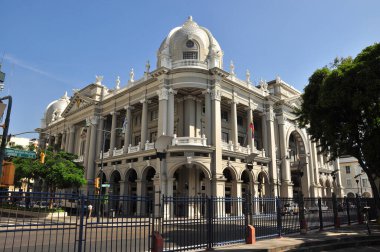 Guayaquil 'in önündeki nehir.