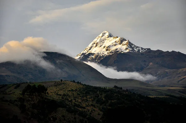 Ilinizas volcano south of Quito — Stock Photo, Image