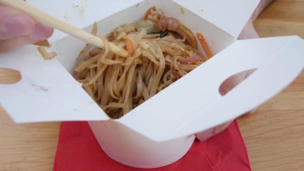 Азиатская Лапша Коробке Вынос Китайская Тайская Вкусная Веганская Еда — стоковое видео