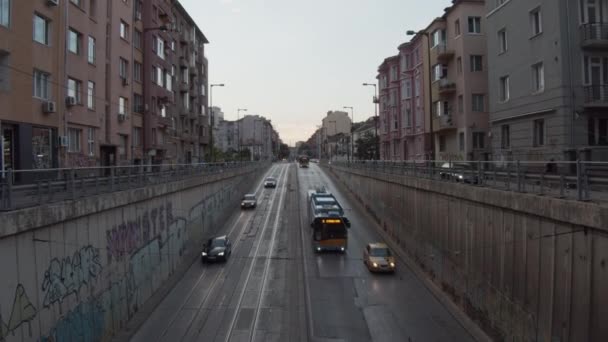 Şehir Tüneline Giden Tramvay Otobüsleri Şehir Toplu Taşıma Kavramı — Stok video