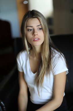 Kahverengi gözlü güzel bir sarışın kadının baş Shot