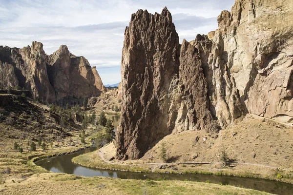 Smith Rock State Park, Oregon Central Fotos De Bancos De Imagens