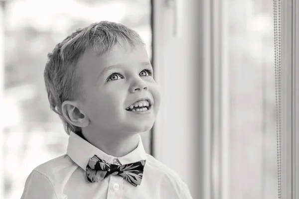 Retrato de un niño feliz —  Fotos de Stock