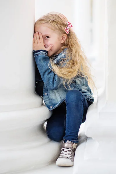 Happy little girl playing peekaboo — Stock Photo, Image