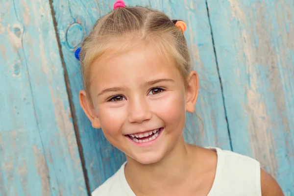 Emotional portrait of a happy little girl — Stock Photo, Image