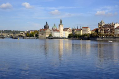 Nehri Prag ve Binalar