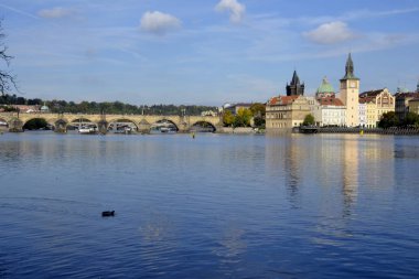 Nehri Prag ve Binalar
