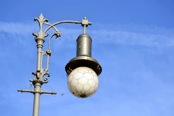 Деталь уличной лампы — стоковое фото