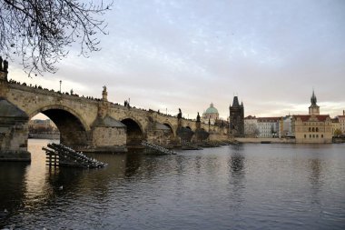 Prag'daki Charles Bridge mimarisi 